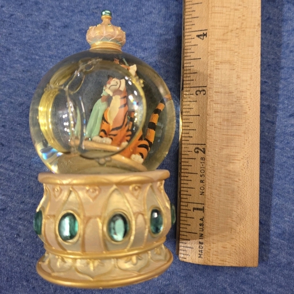 Disney Store Princess Jasmine and Raja Mini Snowglobe